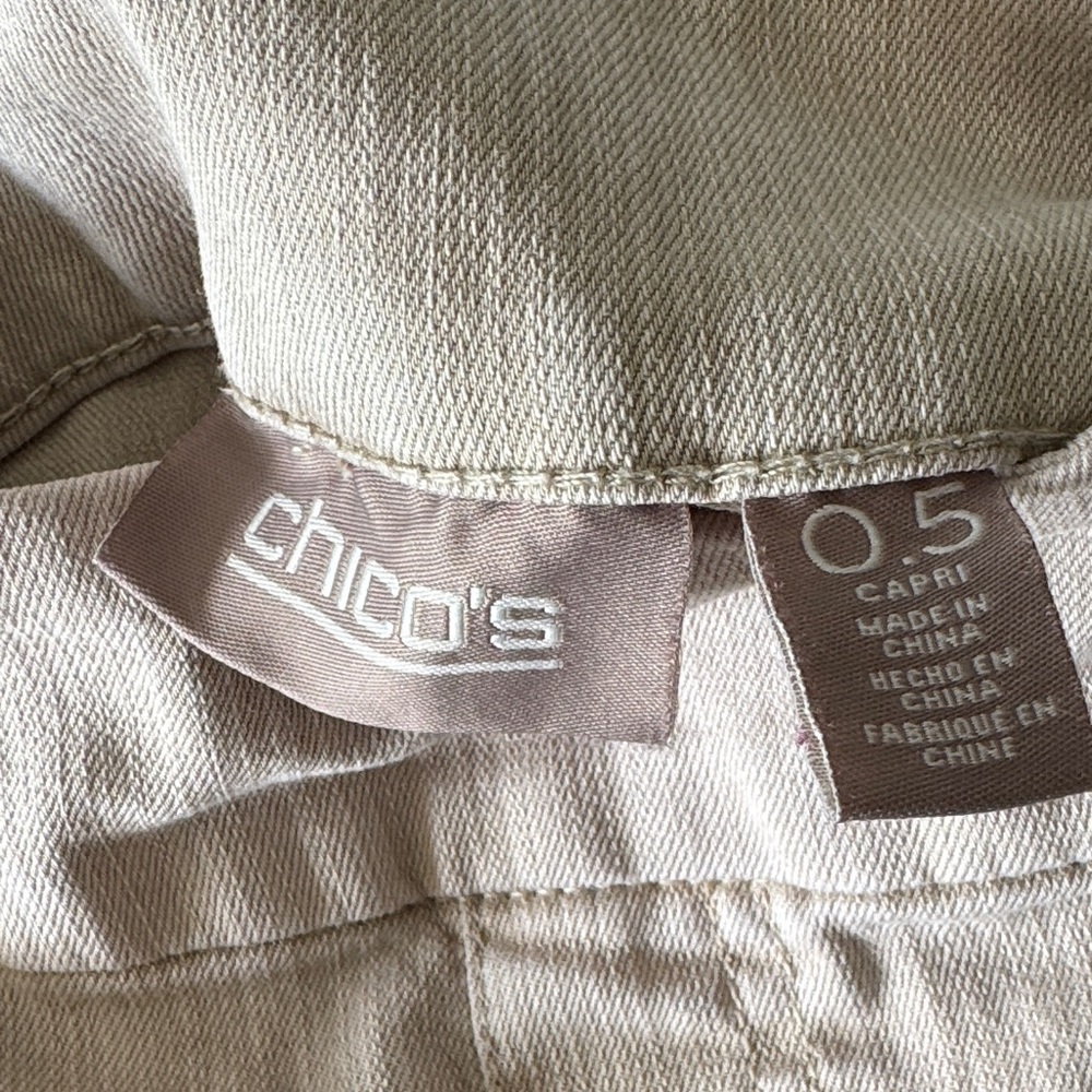 Chico's 19” Pull-on Capri Jeans SZ 0.5 - Picture 2 of 6